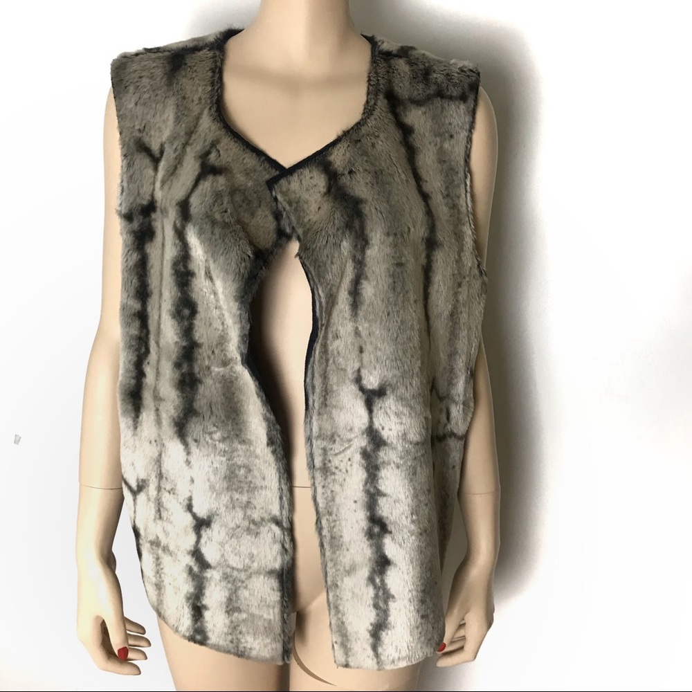 Faux fur vest with faux suede interior size L